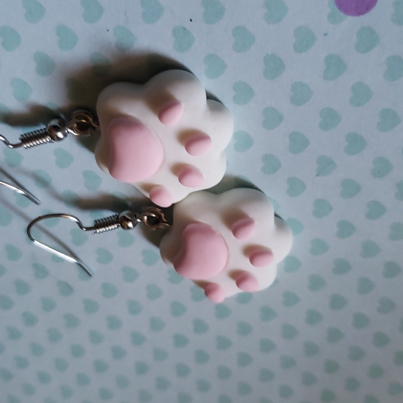 kawaii cat paw earrings - Picture 3 of 4